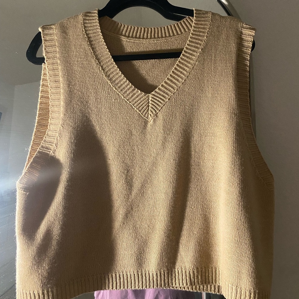 Shein tan crop vest Large